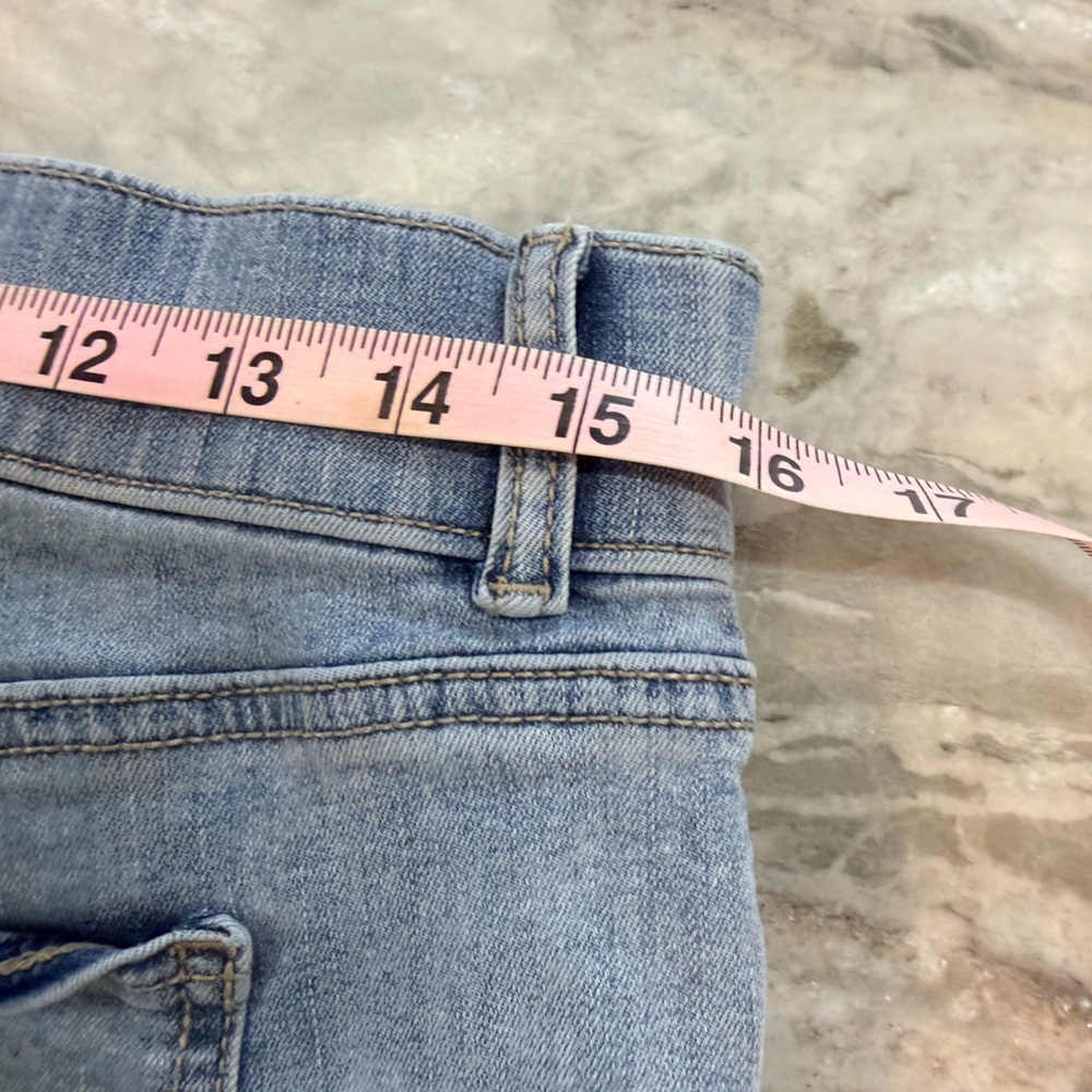 Gloria Vanderbilt Shape Effect High Rise Bermuda Shorts Size 12 Light Wash - Picture 9 of 11